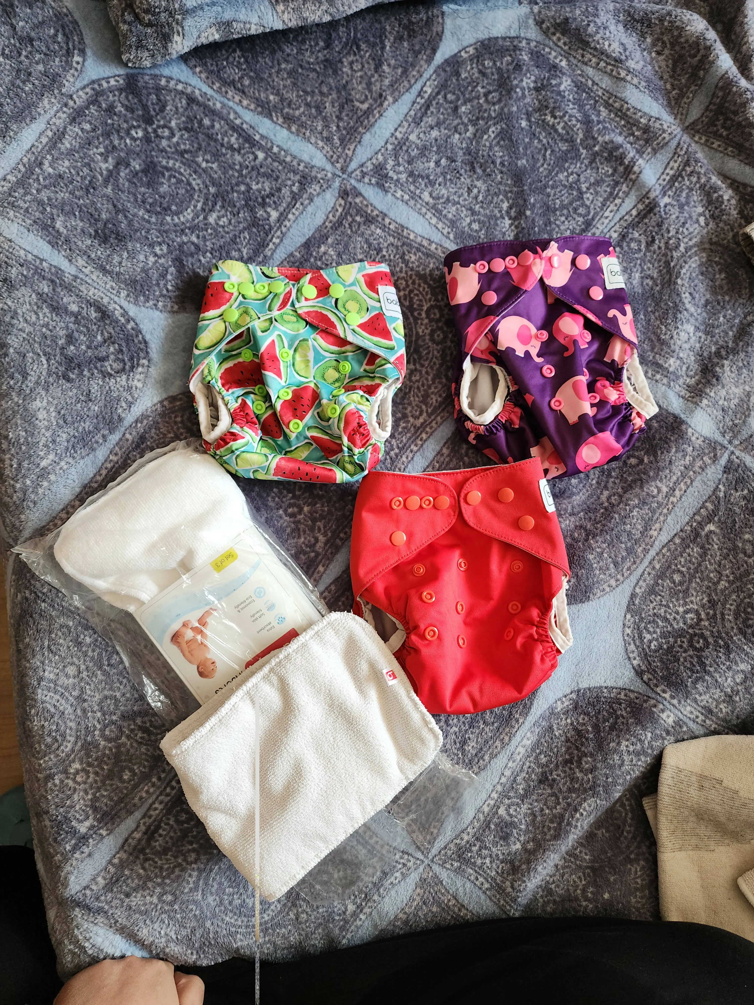 3 BABYHUG free size reusable diapers with inserts